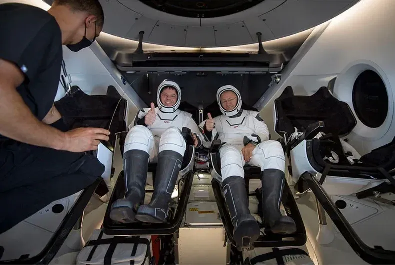 nasa astronauts return