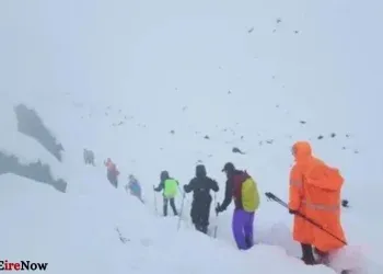 tibet hikers