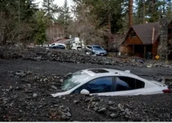 heavy rain and flash floods hit california three dead