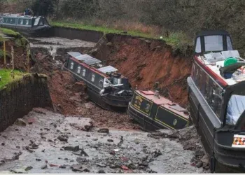 major incident declared as 50 metre sinkhole swallows canal boats in uk