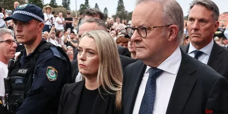 pm albanese booed at bondi memorial