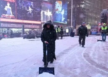 us snowstorm causes flight disruptions at dublin airport