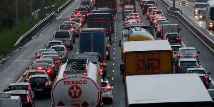 Hauliers Threaten ‘Lockdown’ as Fuel Prices Breach €2