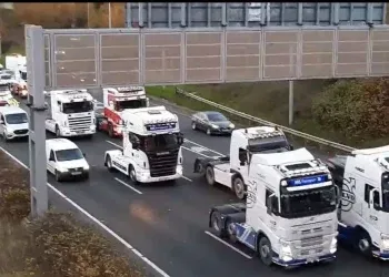 Gardaí Warn of Massive Delays Amidst Rolling Blockade Fuel Demos