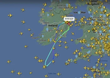 Ryanair Pressurisation Fault Causes Flight FR10 to Reroute to Dublin