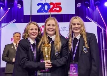 three sisters from tralee win bt young scientist exhibition with innovative medical app