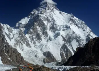 Chinese Mountaineer Dies After Rockfall on Descent from K2