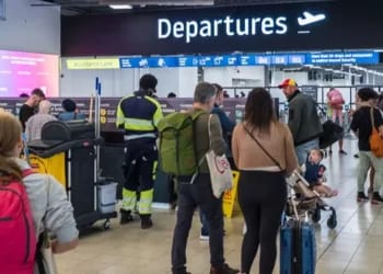 Air Traffic Control Outage Strands Hundreds of Thousands of Passengers Across UK Airports
