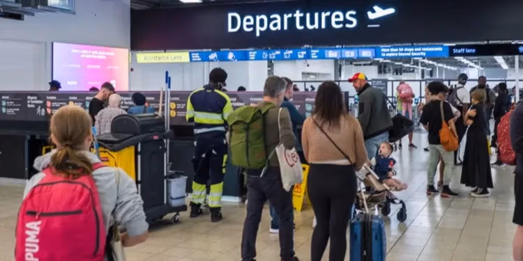 Air Traffic Control Outage Strands Hundreds of Thousands of Passengers Across UK Airports